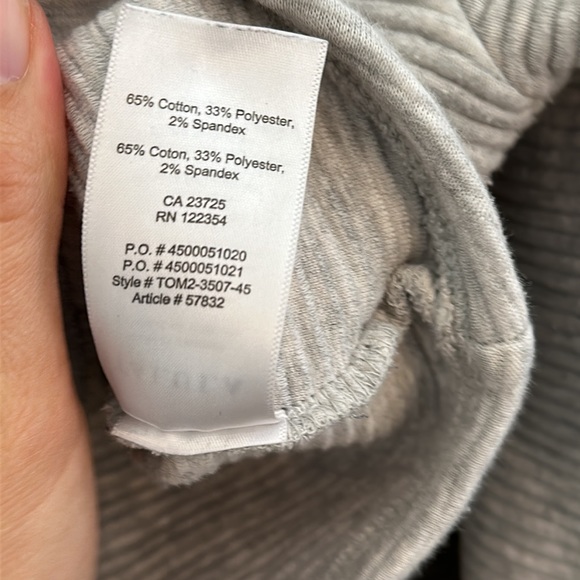 Aritzia Talula Crop Sweatshirt Small - Picture 5 of 5